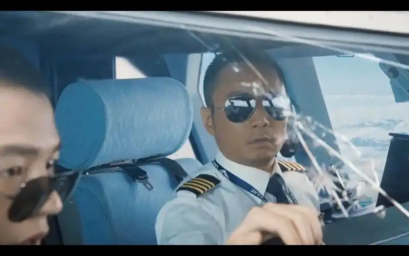 【中国机长】四川8633听到请回答