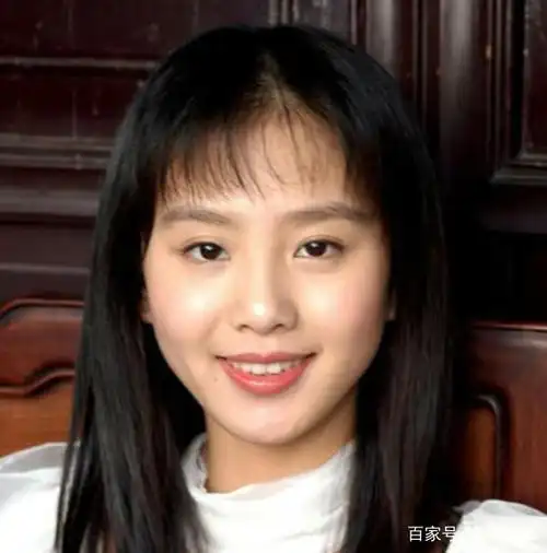 最后一张撩人心怀,网友:下凡辛苦了 刘诗诗还比较年轻的时候的"大头照