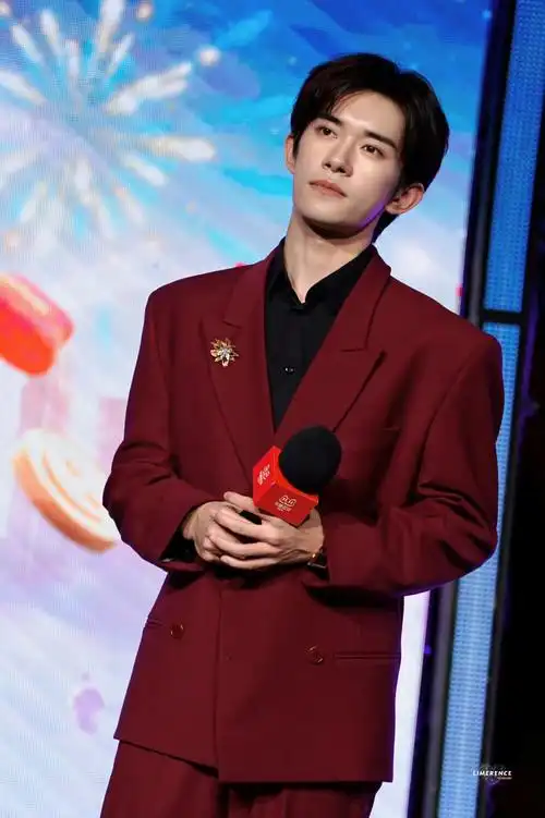 易烊千玺天猫代言人