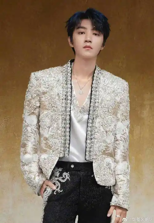 王俊凯今天蓝发