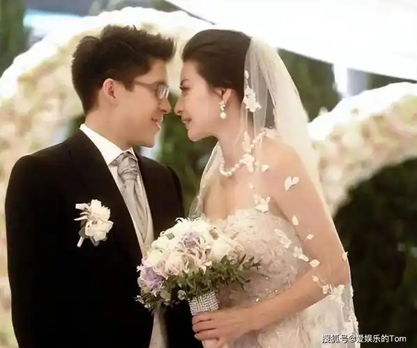 原创42岁郭晶晶与霍启刚的爱情13年的爱情故事是如何发展的至今的