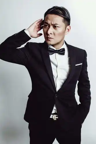 写美篇刘力豪,1999年毕业于重庆江南艺术学院,中国内地华语最佳男歌手