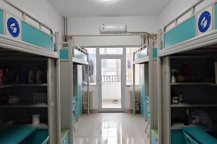 各学院(部)主要负责人检查新学期第一天上课情况(各学院部供图)校区管