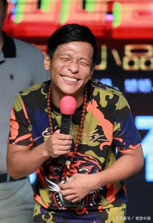 宋小宝自嘲旧照帅过蔡徐坤看到照片之后我真的信了