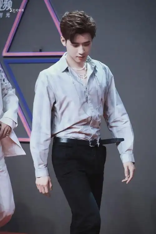 你们喜欢瘦竹竿是你们的事,但是麻烦就不用对任豪的身材管理指手画脚