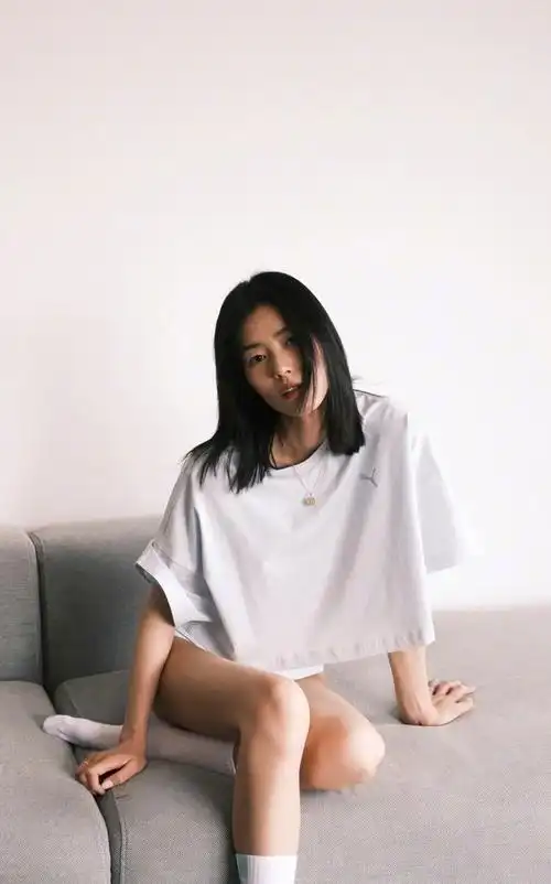 刘雯居家写真,好长的一双美腿