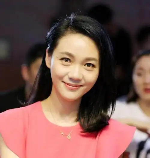 著名主持人周群近况罕曝光!素颜出镜演睡美人|睡美人|周群|素颜_新浪