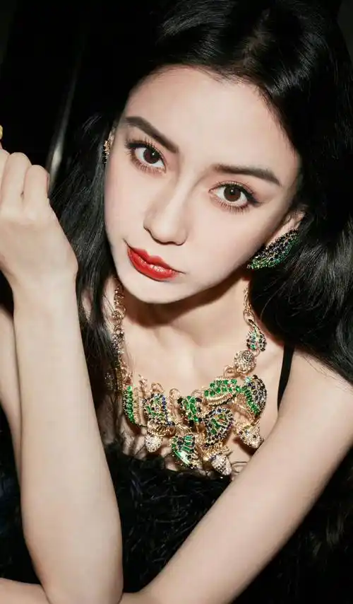 狗仔85小花曝光angelababy新恋情,助理霸道回应获赞_杨颖_明星_网友