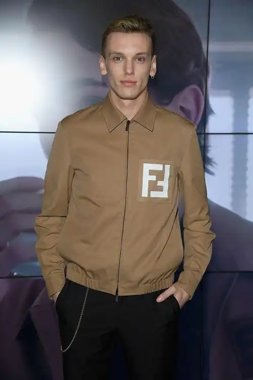 杰米·坎贝尔·鲍尔 jamie campbell bower的图片