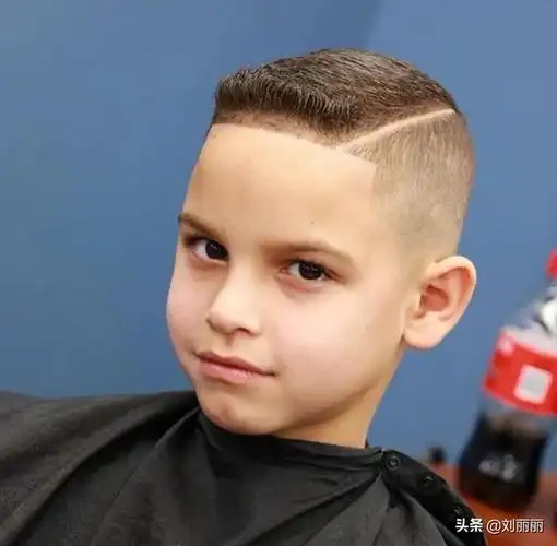 小男孩发型2021最新图片帅气(儿童发型简单好看男孩)-天晟网