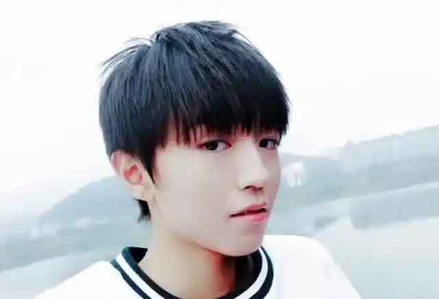 王俊凯眉很英气,虽然一直都留着锅盖头,但其实没有刘海更好看