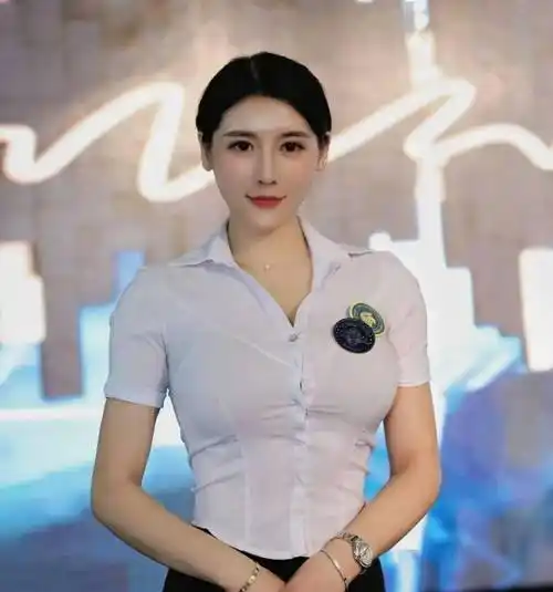 "我们臀神"刘太阳,臀围100cm,体重130斤肥而不腻,美到犯规了_社会