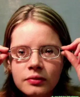 高度近视人群如何选择眼镜?_镜片