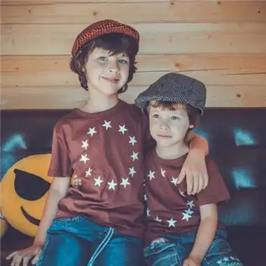 欧美兄弟头像两人一张可爱的兄弟俩图片