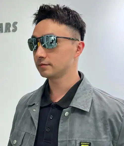 头发稀疏,发际线高的50岁男人,发型记住"3要3不要",帅气有型