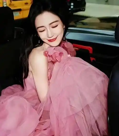 angelababy一袭粉色礼服逆天身材惊艳全场_气质_高定_效果