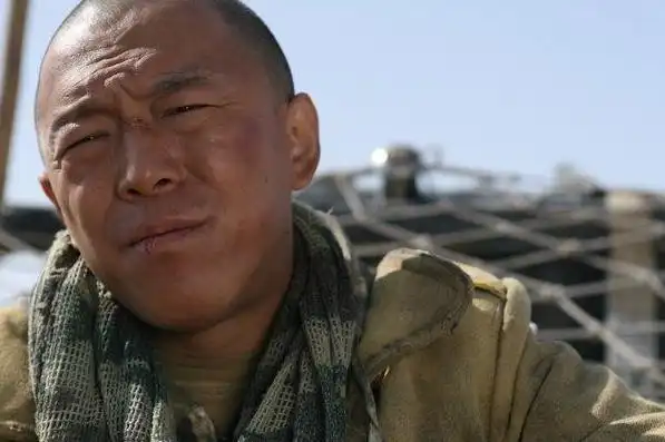 "农民工"黄渤:从村气草根到百亿影帝,曾因长相倍受嘲讽