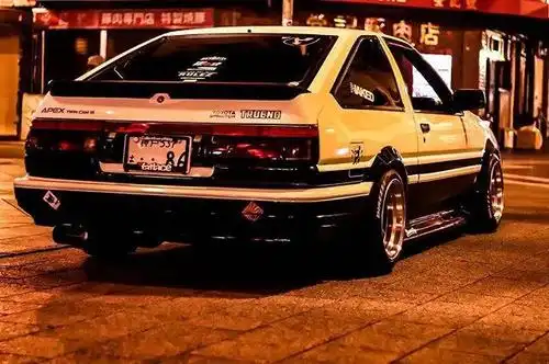 开这辆"垃圾丰田"想赢人家的跑车?关于ae86 你所需要了解的一切!