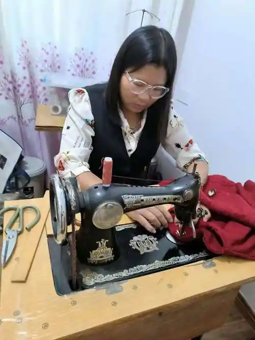 株洲"补衣姐"3年免费为街坊邻居缝补衣服:这是我对生活的感恩_腾讯