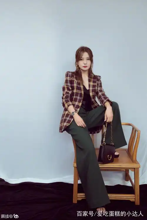 赵薇瘦下来的赵薇太美了!裤子是不是长了点?