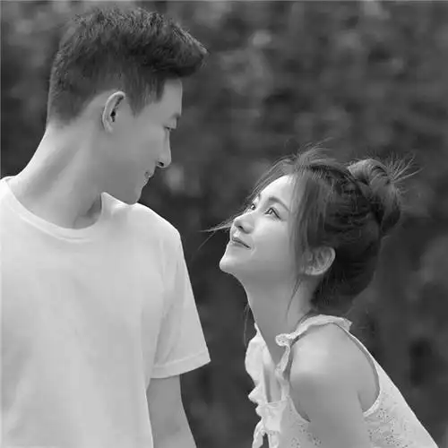 黑白男女情头图片真人_情侣头像_头像屋