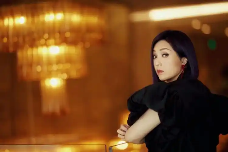 杨千嬅加盟我们的歌首发舞台演绎经典偏偏喜欢你