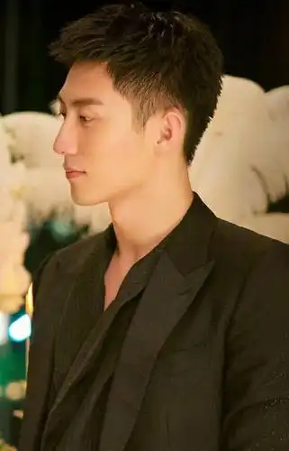 有颜有演技可硬汉可软萌,黄景瑜真的是娱乐圈中不一样的烟火