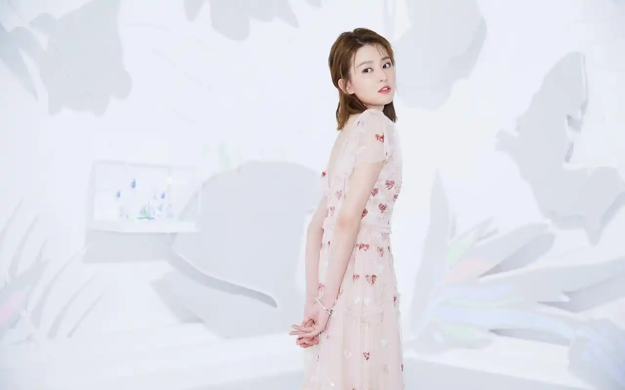 乔欣性感优雅写真桌面壁纸