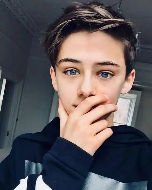 世界上最帅男孩长大191身高加8块腹肌不负众望成阳光美男子