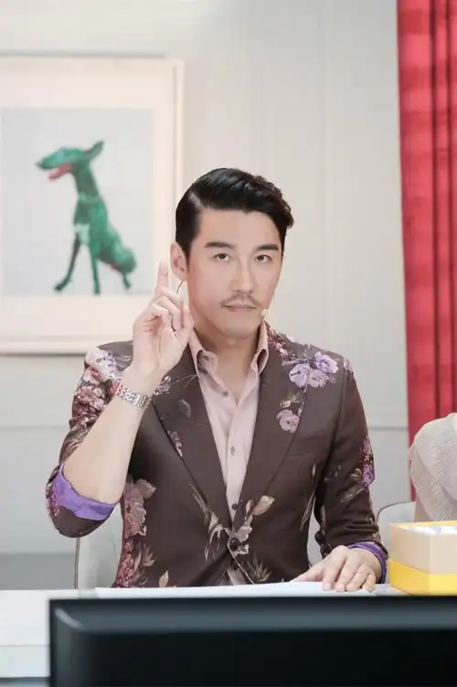 胡兵"第五空间舱"再度开舱 20年前西装诠释绅士型格