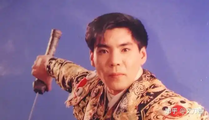 54岁的屠洪刚开始演起了小配角他是如何一步步走到今天的