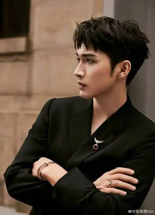 虞书欣被同期花对打?张彬彬新靠山?-第3张图片-绍兴汽车网