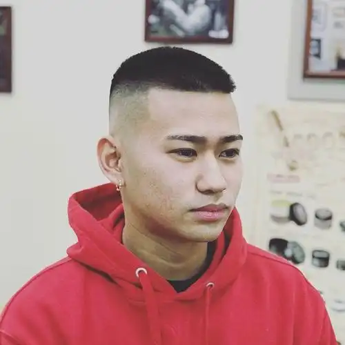 男生小平头发型剪的好照样也很帅