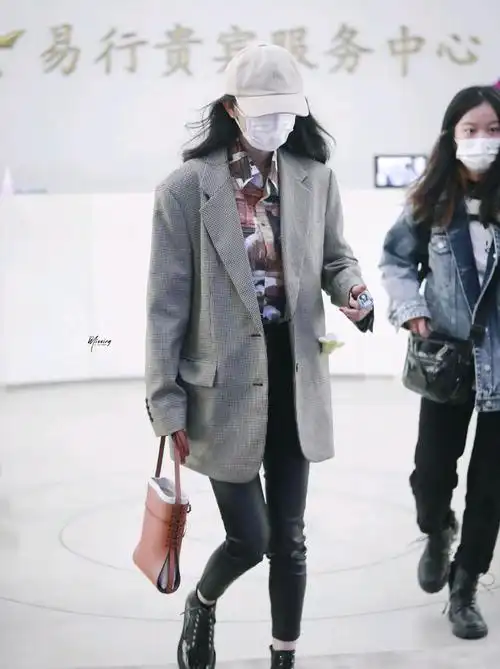 杨幂机场私服穿搭造型时髦的秋冬的色系率性优雅的时尚女王