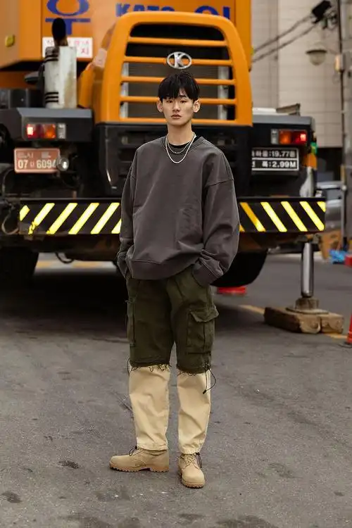 牛仔裤配什么上衣好看男士(男生牛仔裤搭配上衣图)-4