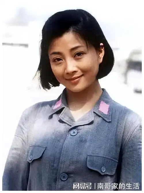 她年轻时迷死一大片男人,却不结婚不生孩,如今甜得就像个水蜜桃|殷桃