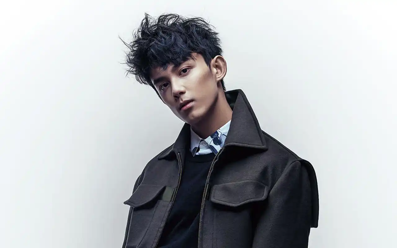 吴磊阳光帅气图片桌面壁纸高清大图预览1920x1200_大陆明星下载_美桌