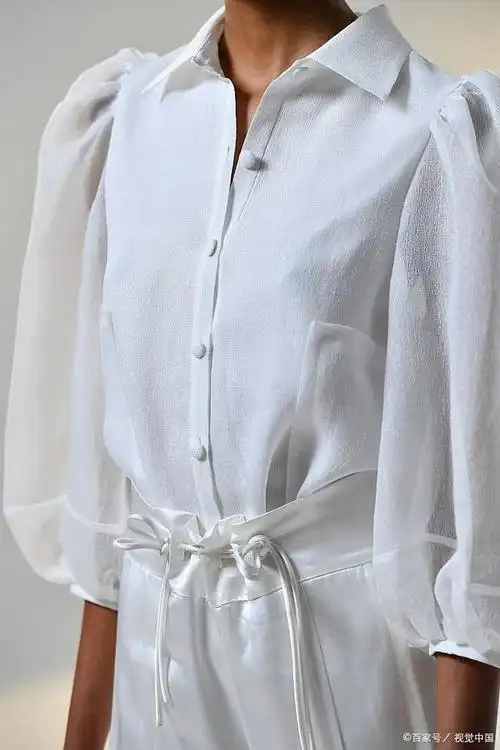优雅又时尚!教你几种衬衣下摆的绑法,展现迷人身姿