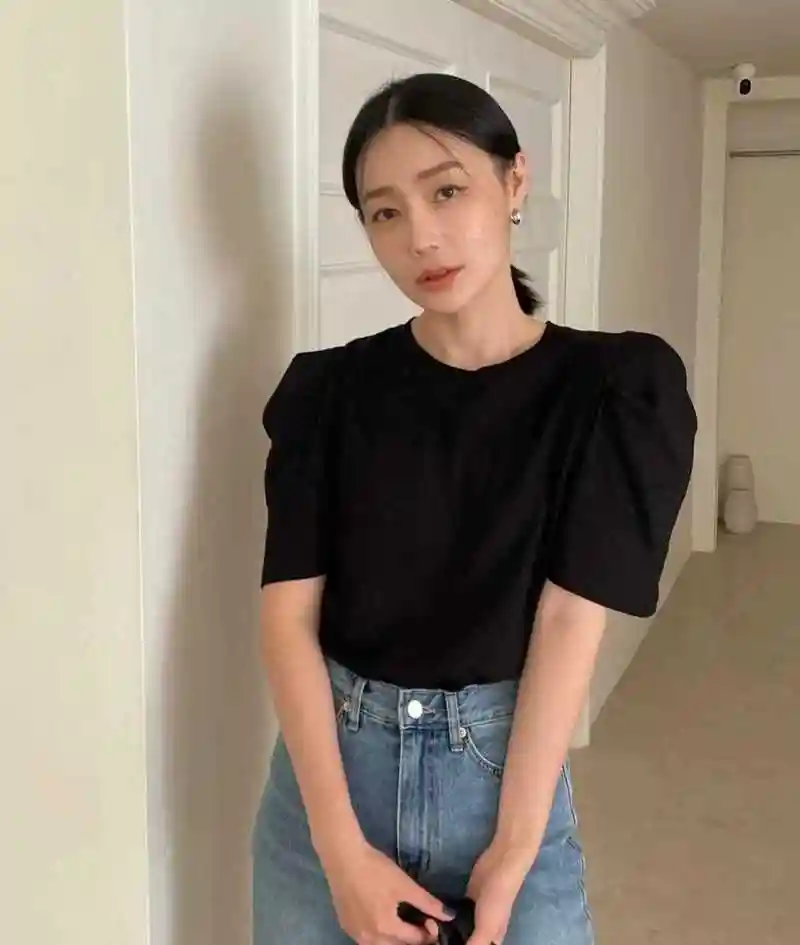 夏季穿搭|黑色t恤搭配牛仔裤,最简单又耐看的日常穿搭.[流泪]    [汗]