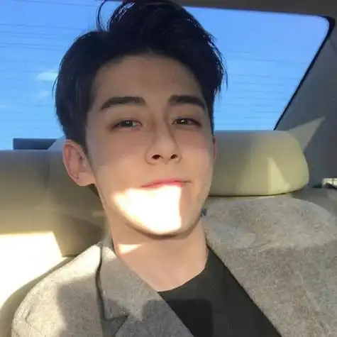 男生微笑真人头像 男生头像图片大全 -【爱个性】