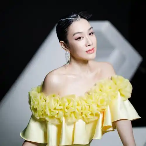 钟丽缇直播间哭了我已经51岁了我尽力做到你们认为的完美