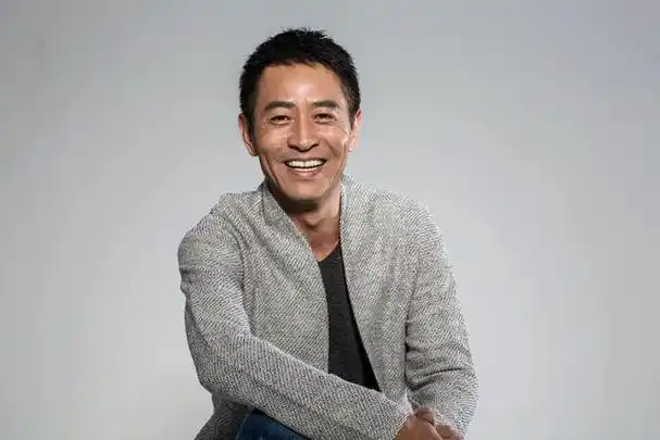 随着青春谍战剧《伪装者》在湖南卫视的热播,剧中众多高颜值演员们也