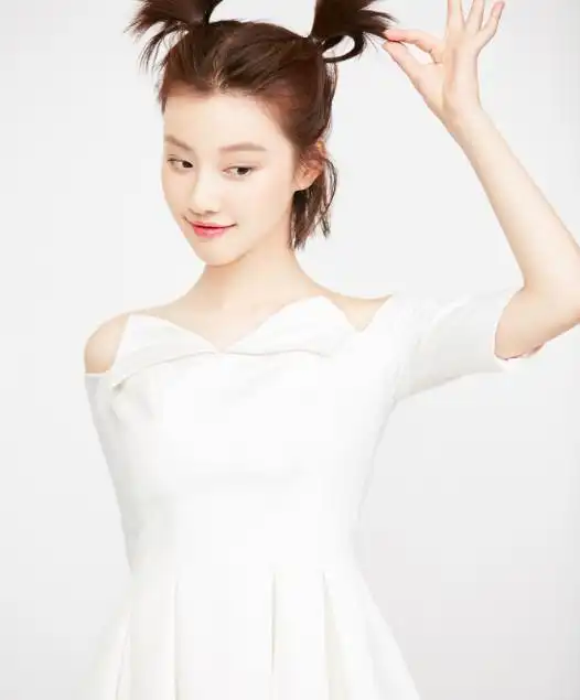 她被爆嫌弃井水脏,剧组用140桶矿泉水才换成功,甜美温婉有气质