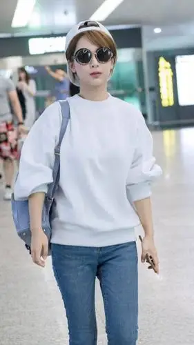 杨紫一下瘦回90斤,紧身运动装都敢随便穿了!