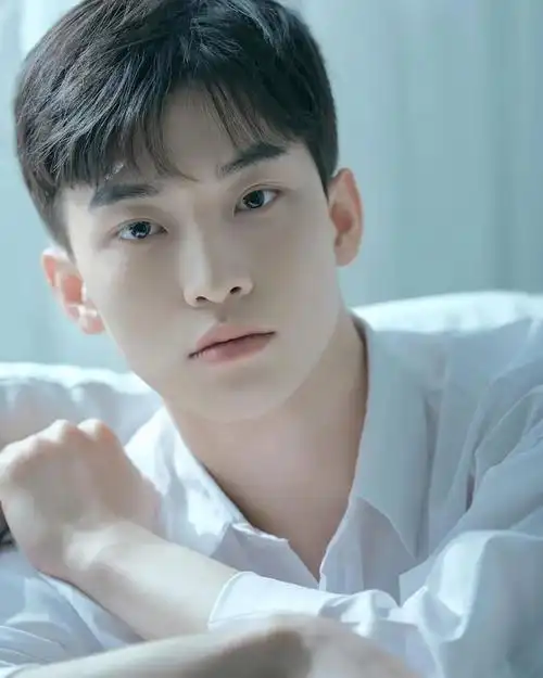 韩国新人男演员演一部剧涨了150万粉丝