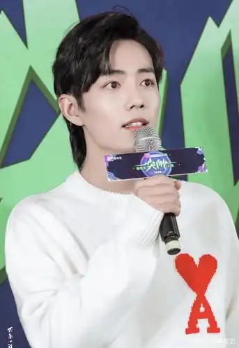 肖战的这件爱心毛衣,一穿就是好几年