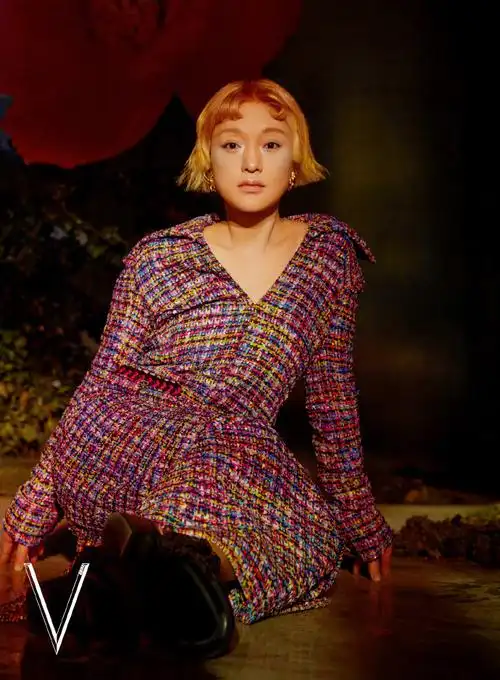 周迅渐变金色短发##周迅v中文版开季##周迅把花园穿身上