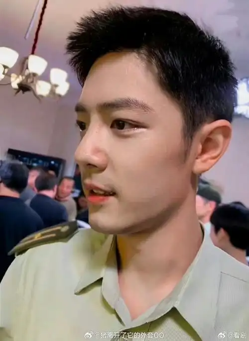 没见过的肖战顾一野怼脸照