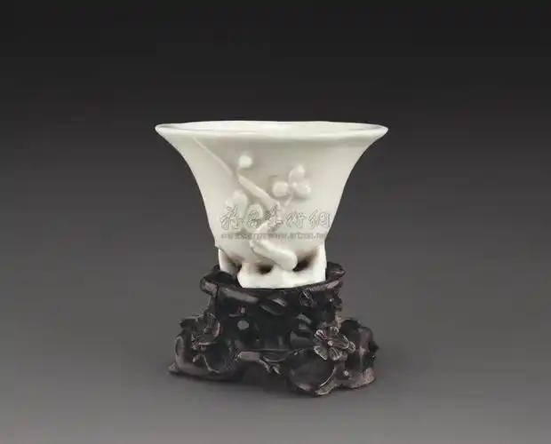 德化窑梅花杯拍品分类陶瓷>清代单色釉瓷器创作年代清康熙尺寸高17cm
