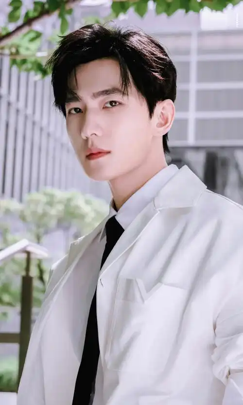 valentino品牌代言人杨洋#大帅哥泰酷辣9815